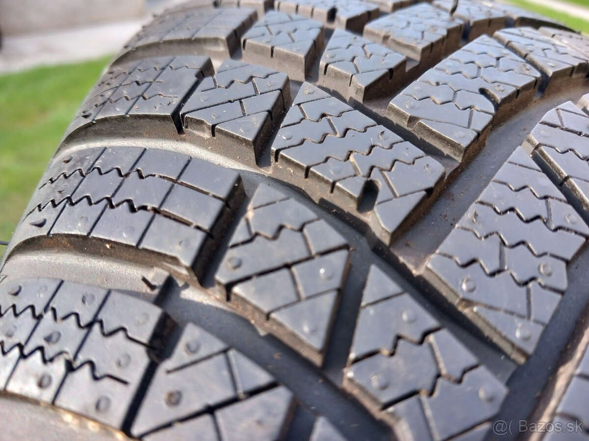 205/60 r16 zimne pneumatiky - 4
