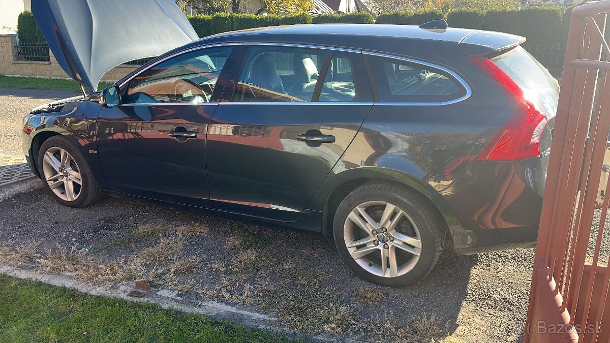 Volvo V60 D6 Plugin Hybrid AWD - 4