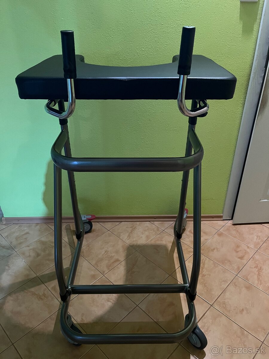 Chodítko s oponou doskou DMA 203 A - 4