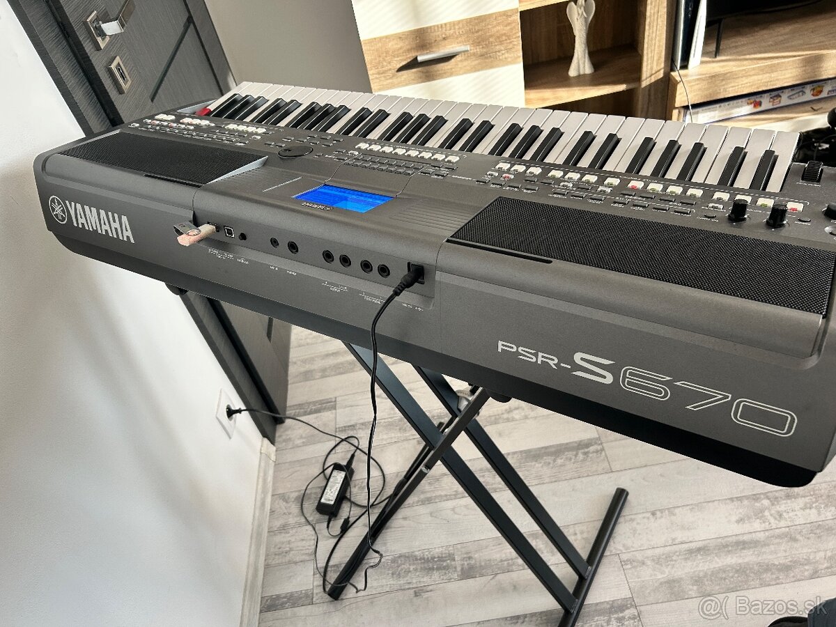 Yamaha S670 - 4