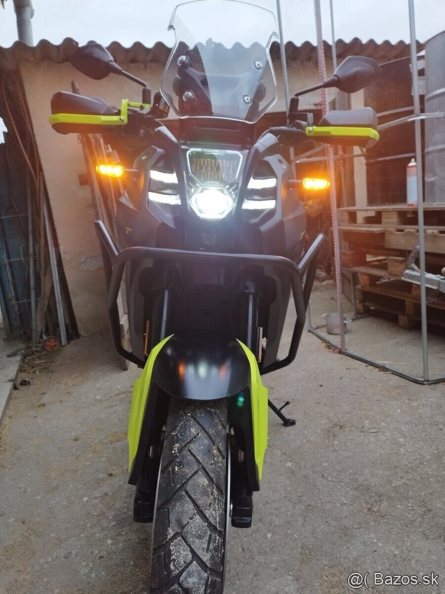 QJ Motor SVT 650 X vodičák A2 rok 2025 3x kufor - 4