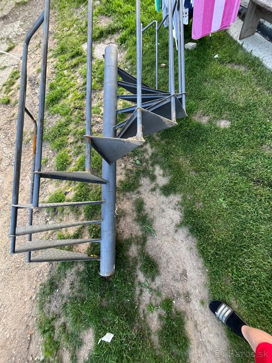Predám točité schody – výška 210 cm - 4