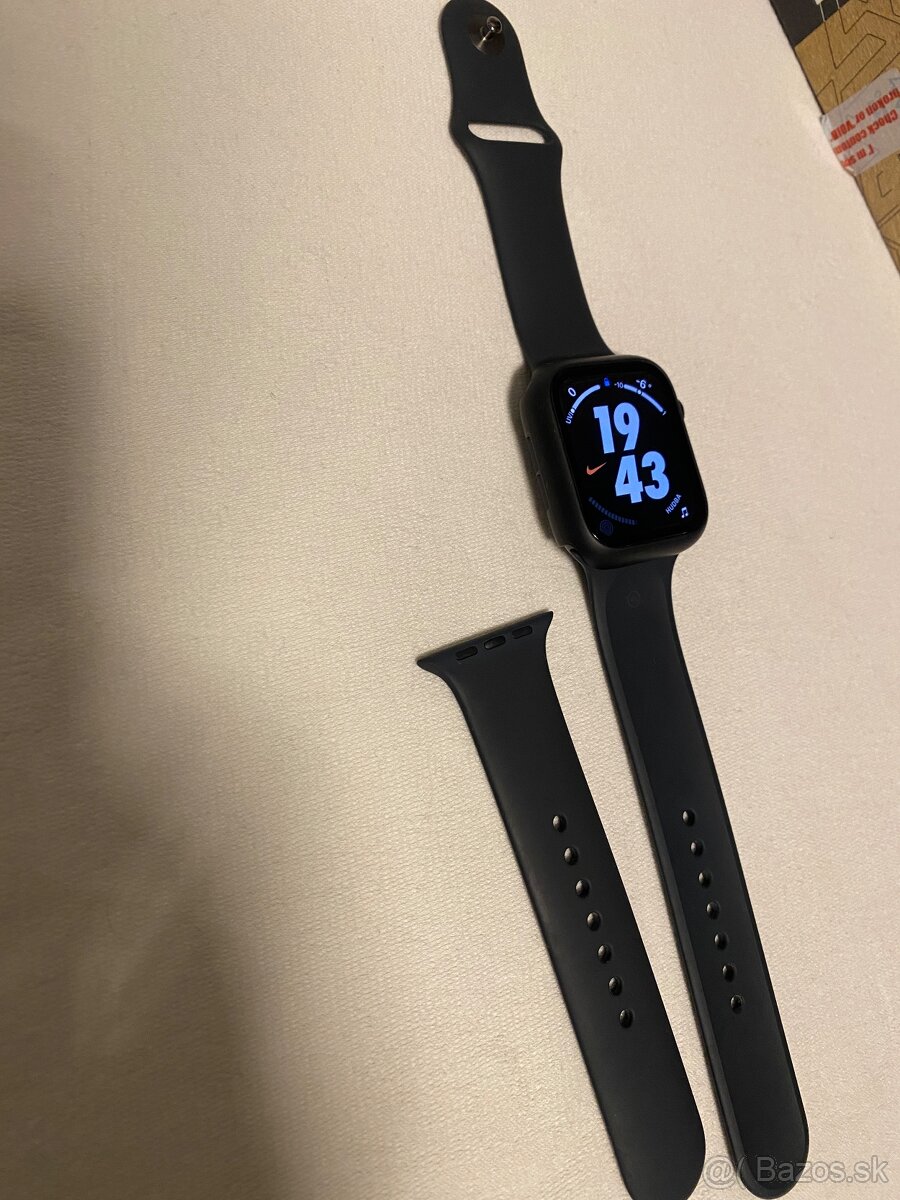 Apple Watch SE - 4