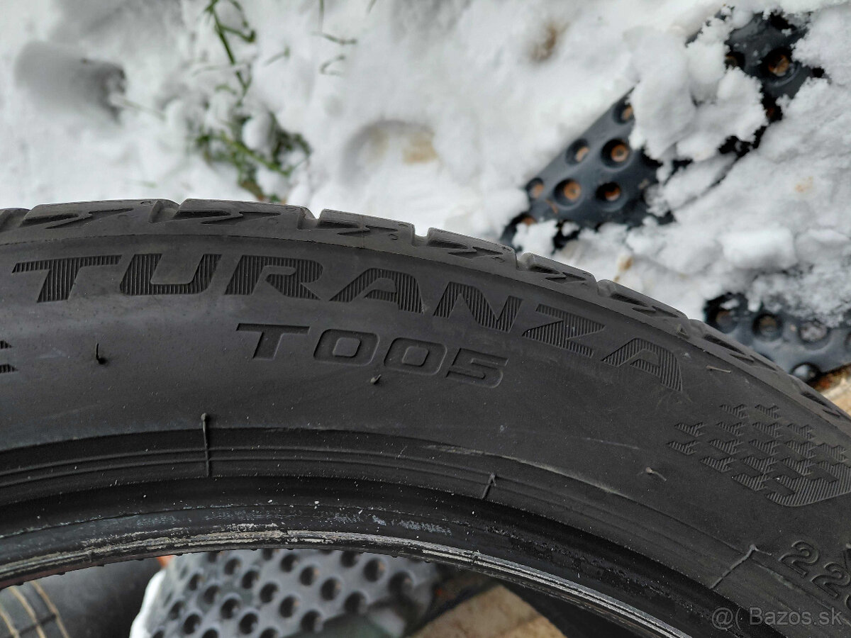 2x Bridgestone 225/45R18 - 4