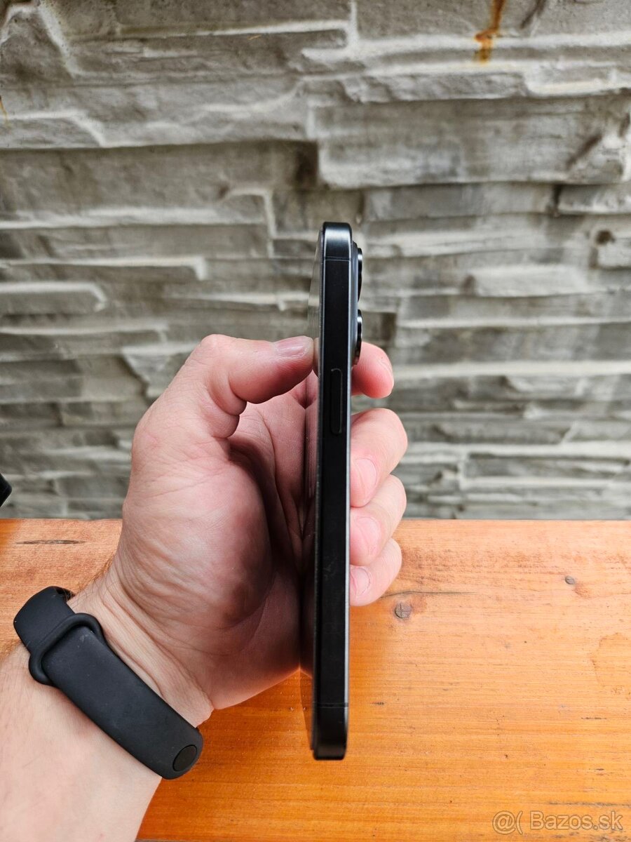 iPhone 15 Pro 128 GB - 4