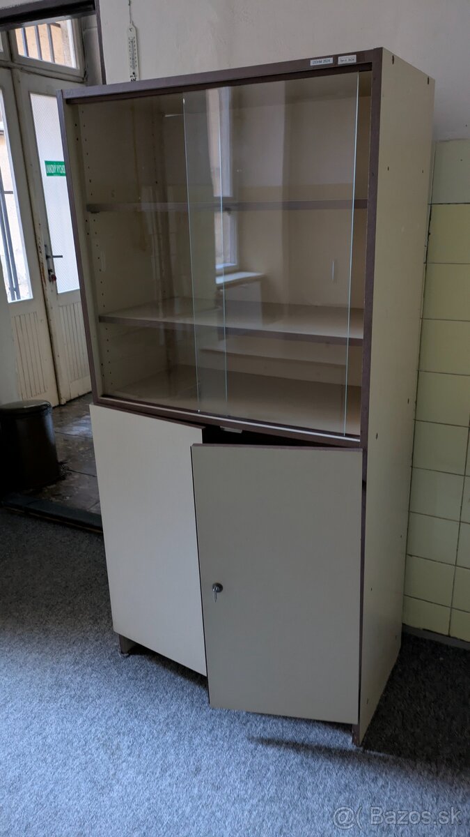 Kancelárske steny - 4