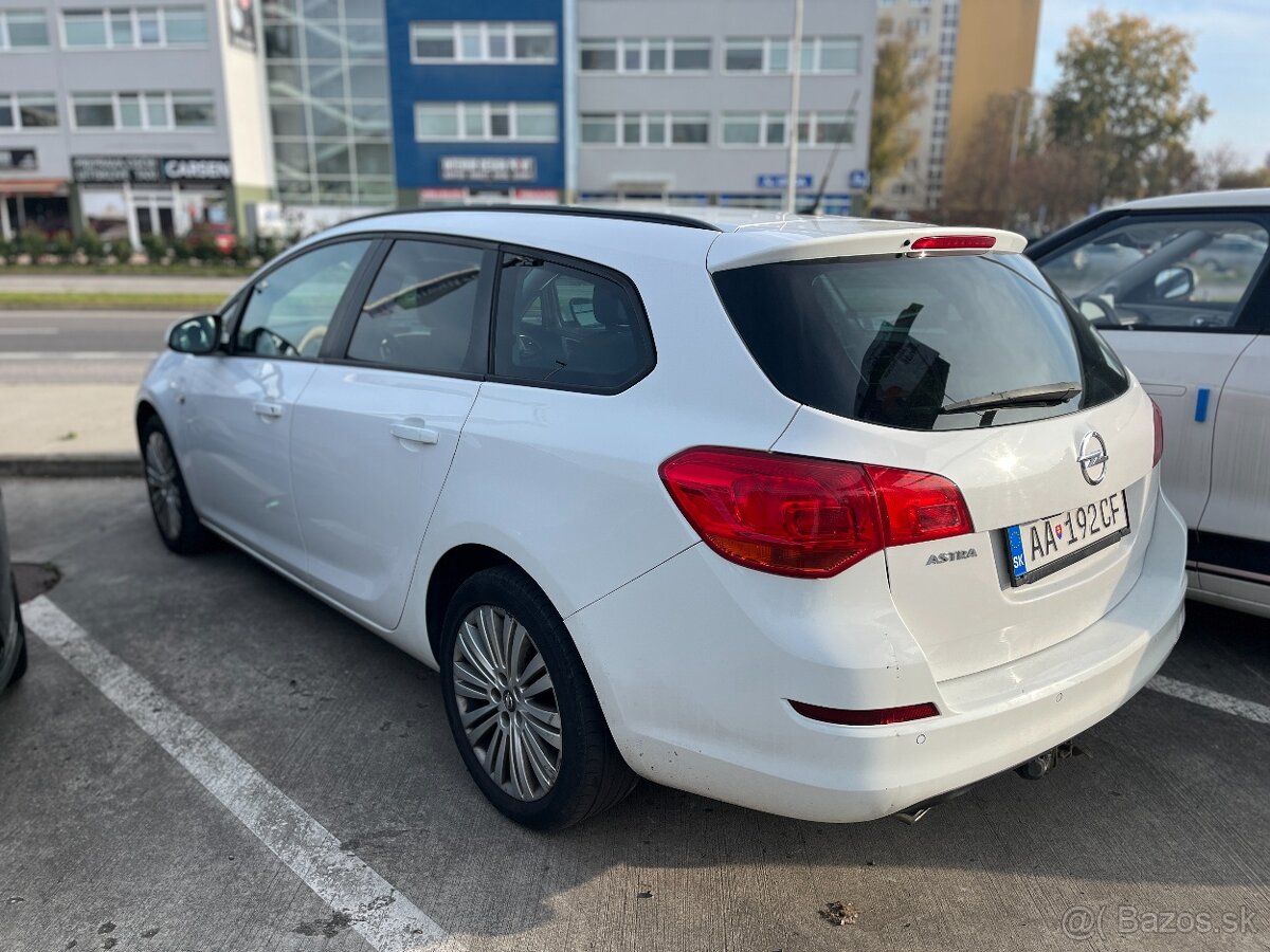 Opel Astra Sport Tourer - 4