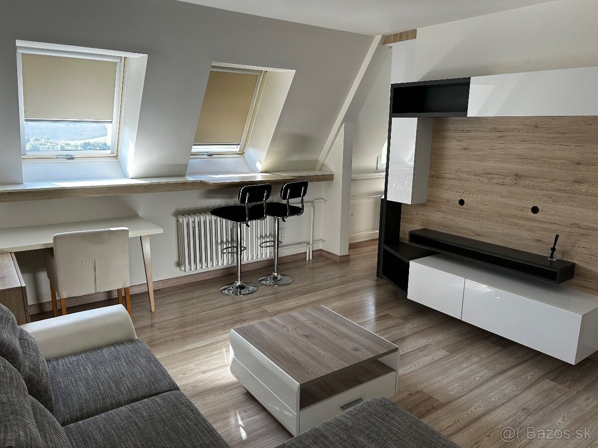 Slnečný podkrovný 2 izb. byt - Žilina, Hájik - 4