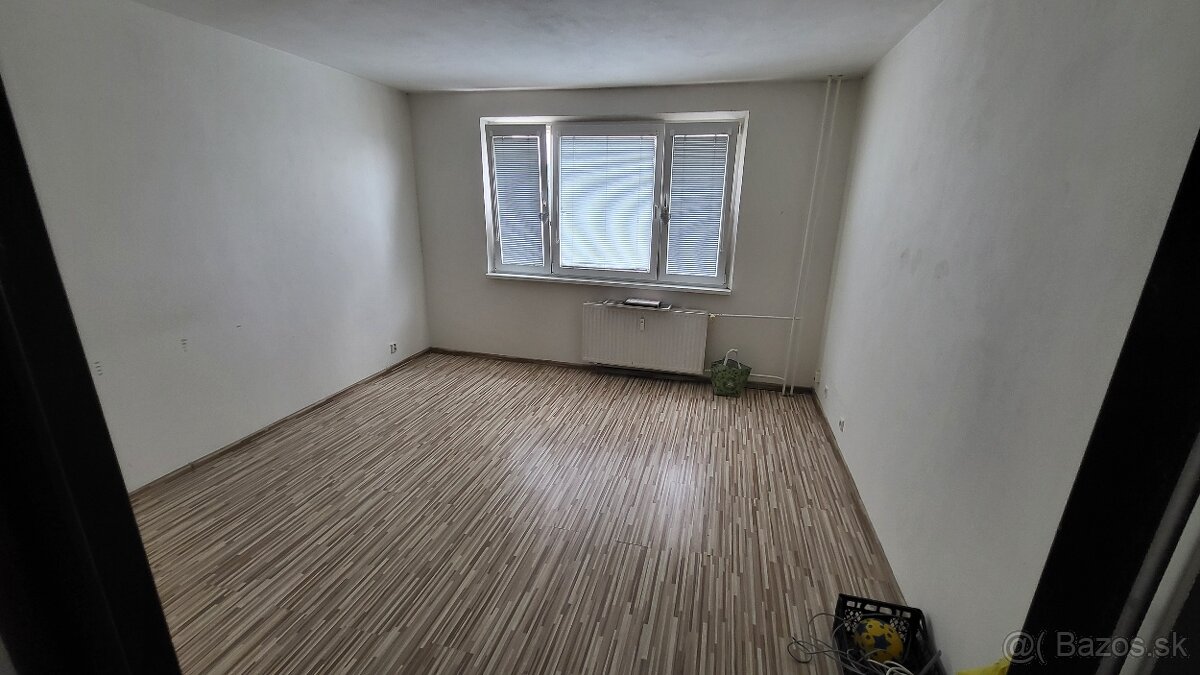Prenájmem 2 - izbový byt -Žiar nad Hronom - 4