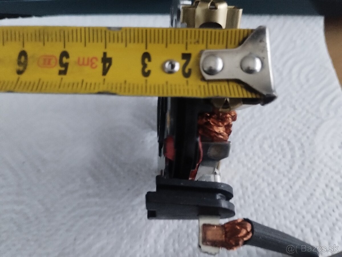 Uhliky štartéra s držiakom - 4