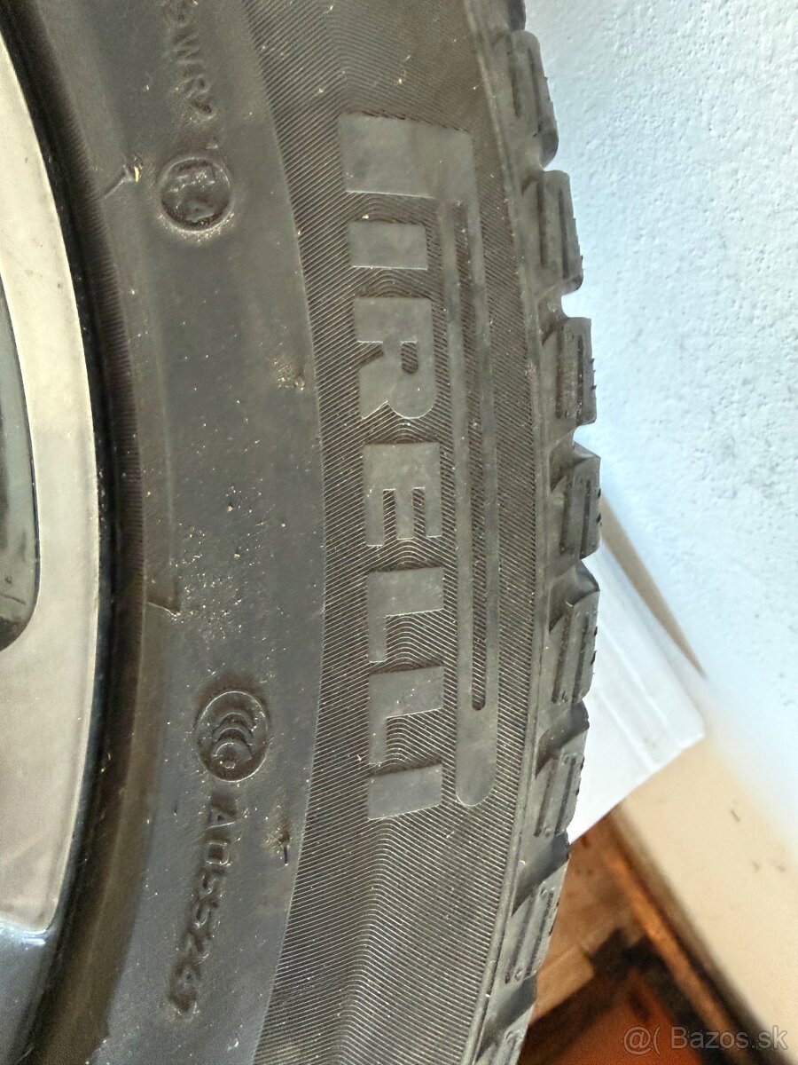 Zimne Pirelli pneu a disky - R18 - 4