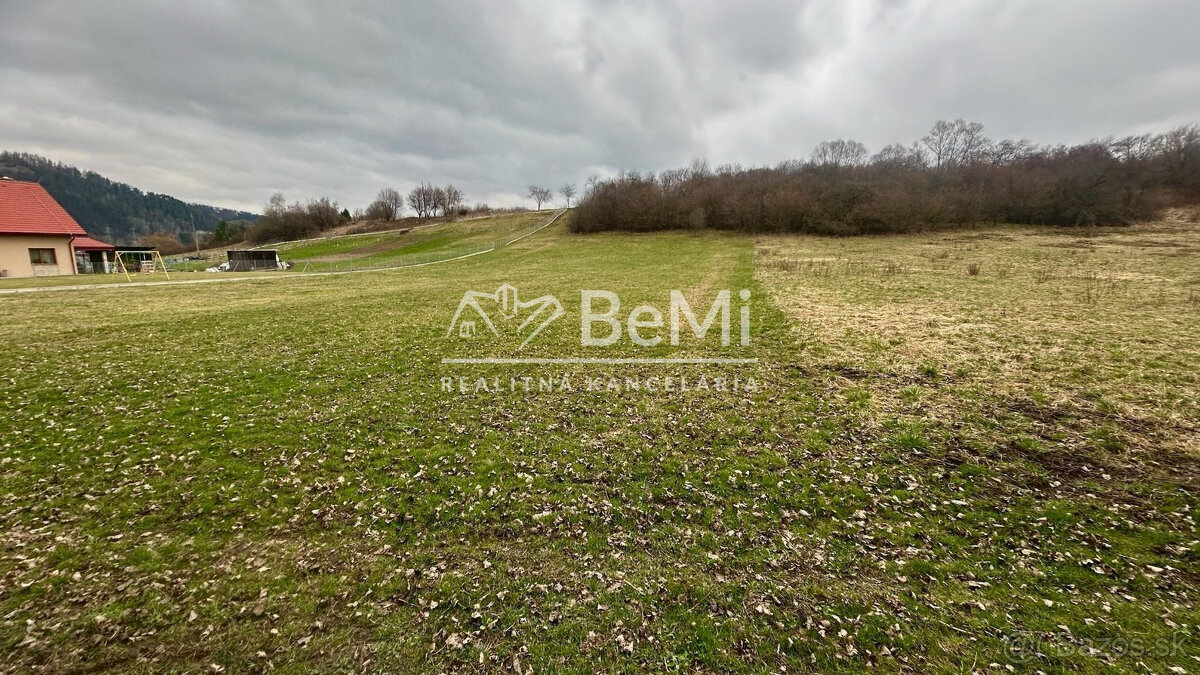 REZERVOVANÉ Stavebný pozemok v obci Vlachy na Liptove ID: - 4