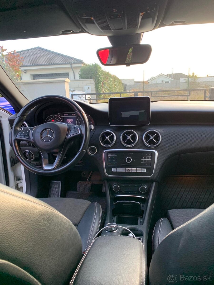 Mercedes-Benz A 180 sedan - 4