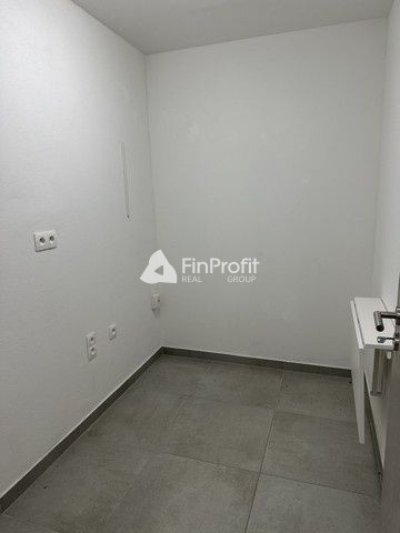 Obchodný priestor v novostavbe bytového domu na prenájom - 1 - 4