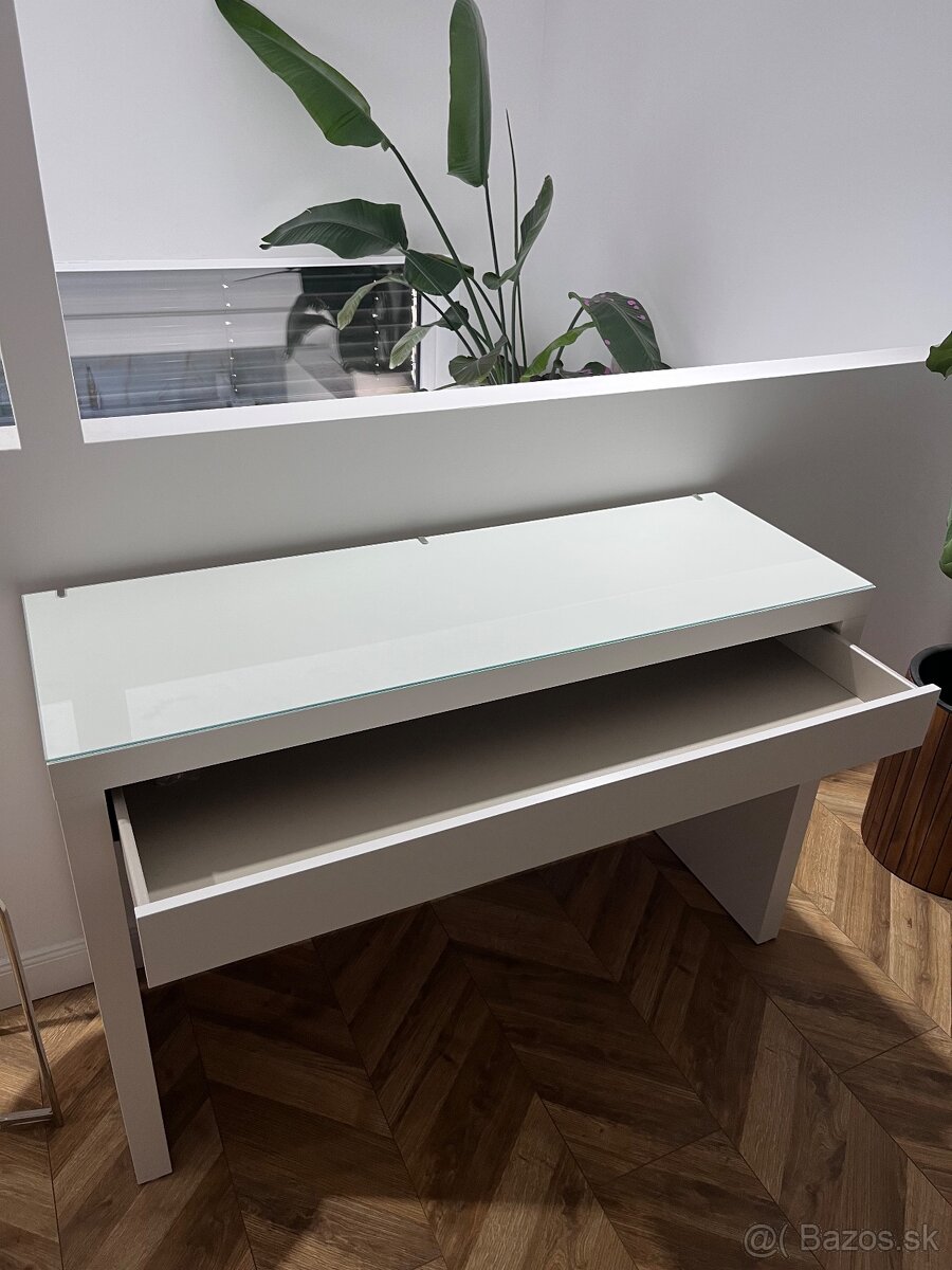 Kozmetický stolík - 4