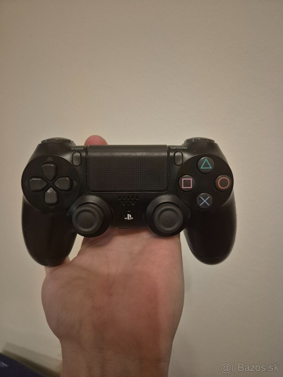 Playstation 4 PRO - 4