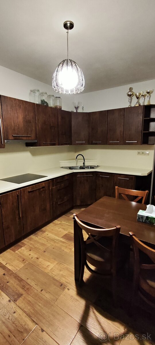 Na predaj 3-izbový byt - 4