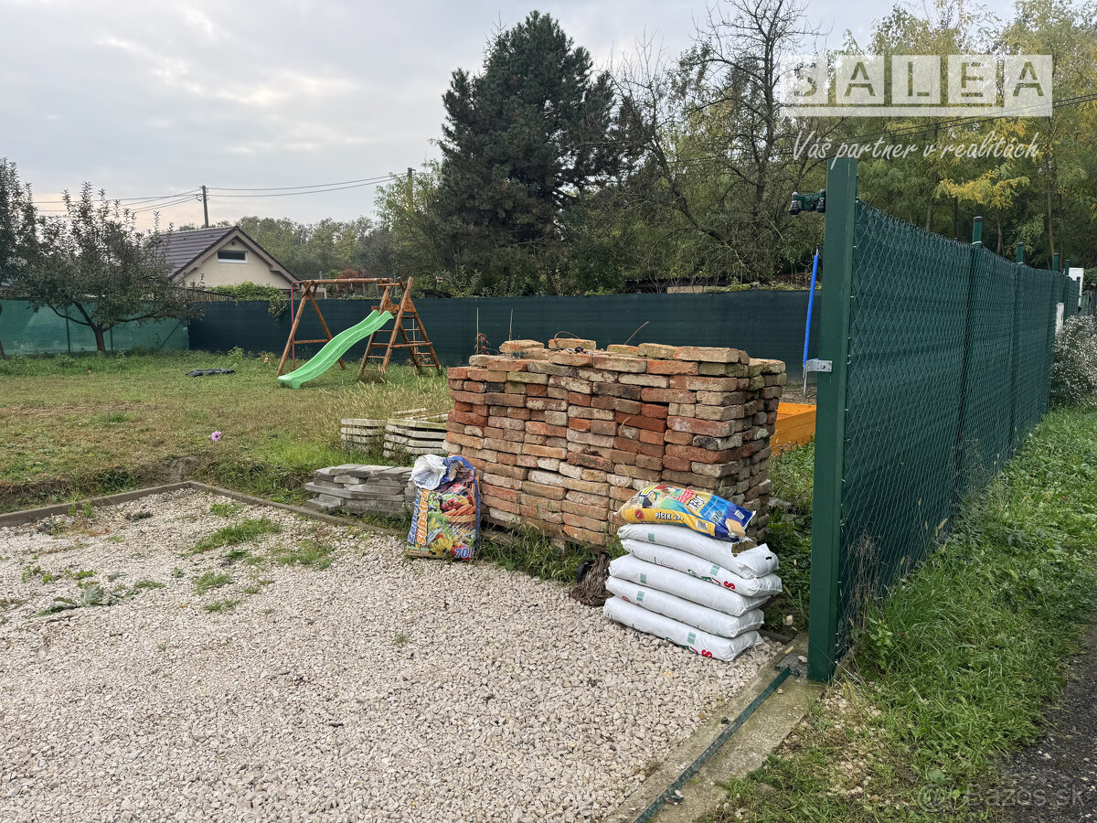 Dvojzáhrada v Kráľovej nad Váhom pri Váhu o výmere 523 m2 EX - 4