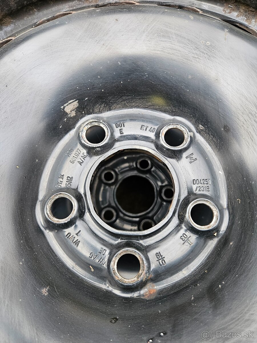 Zimne gumy 185 65 r15 na plechovych diskoch s puklicami - 4