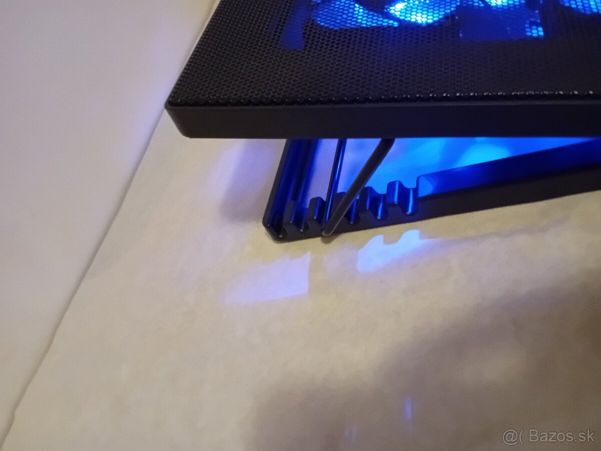 Chladiaca podlozka pod notebook - 4