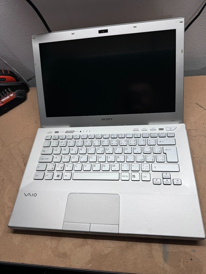 Predám pokazený notebook na náhradné diely zn.Sony Vaio. - 4