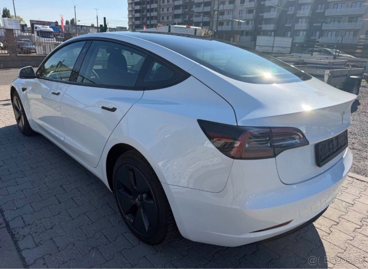 Tesla Model 3 RWD - 4