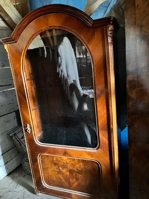 Predám elegantnú starožitnú vitrínu - 4