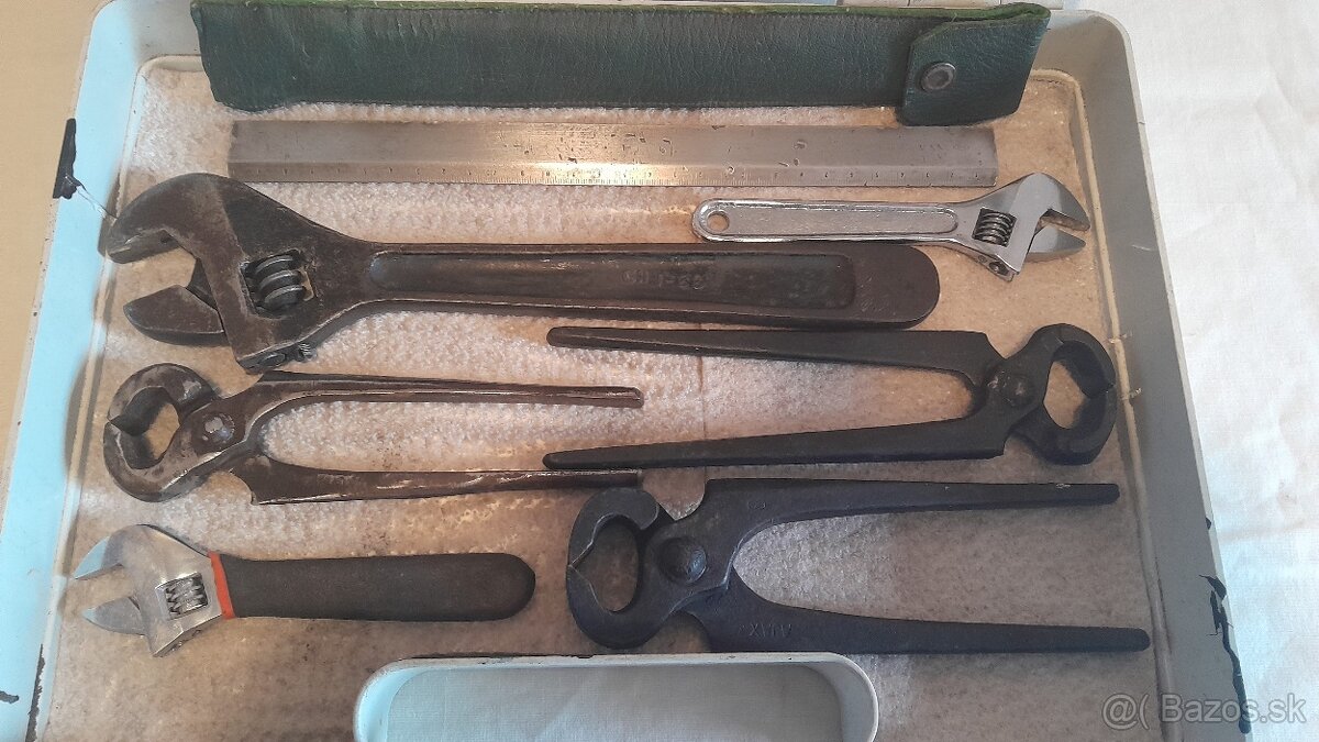 Francuzsky.kluc,klieste,ocelove.pravitko - 4