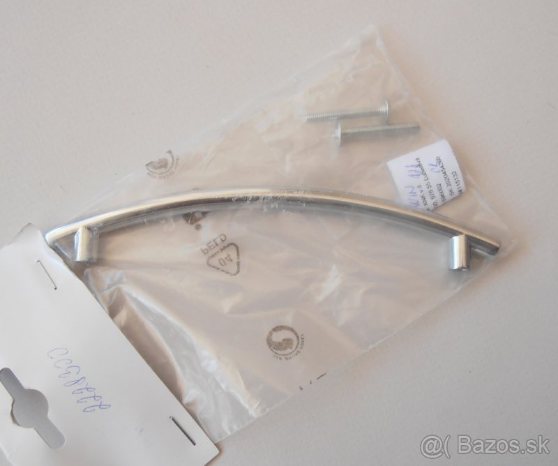 Vešiaky, úchytky, kolieska - 4