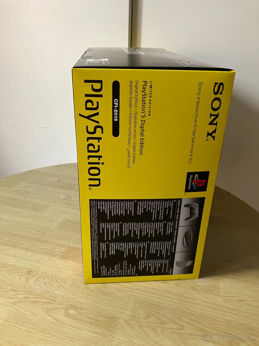 PlayStation 5 30th Anniversary Limited Edition - 4