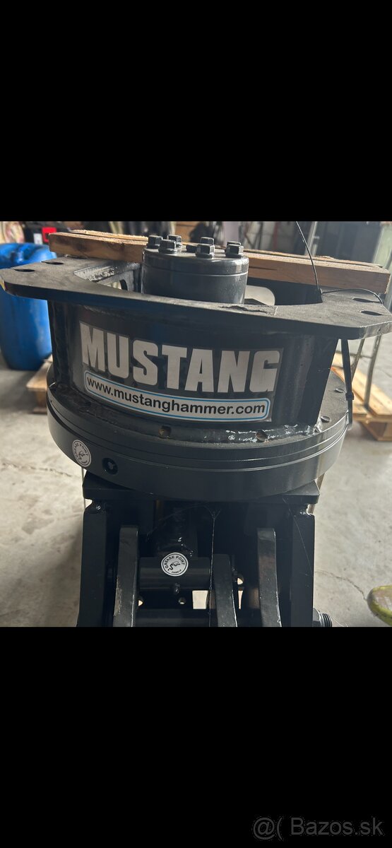 Drapaky -Müstang GRP-150 - 4