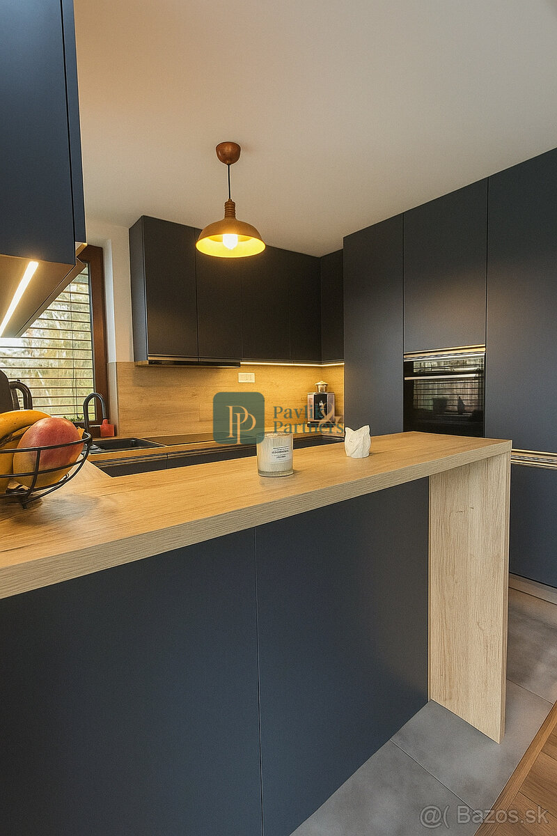 Predaj krásny zariadený 4 izbový rodinný dom, bazén, 760m2 p - 4