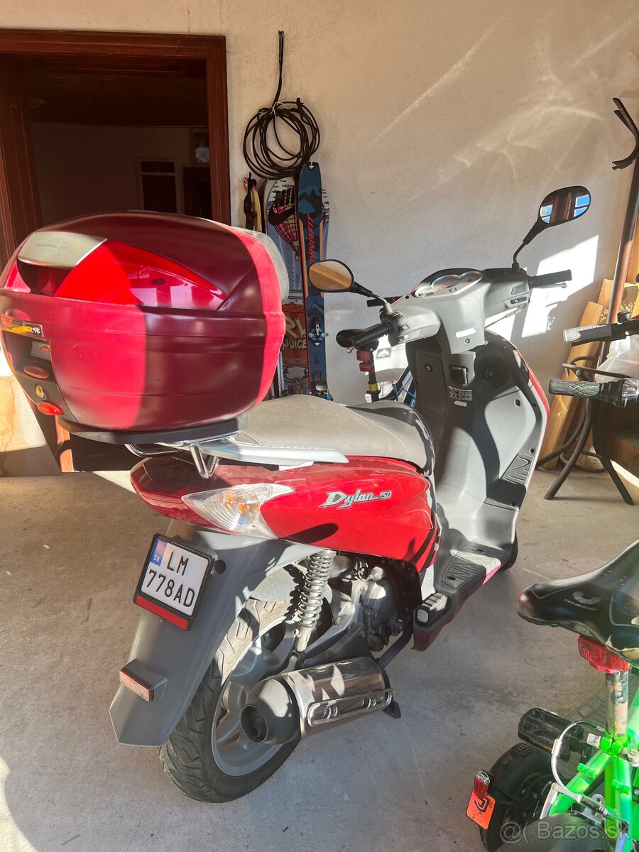 Skúter HONDA DYLAN 150 - 4