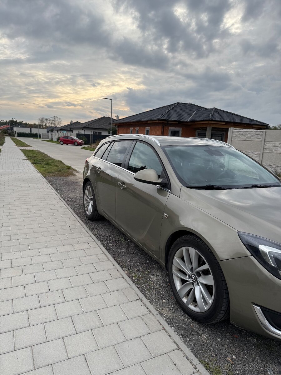 🚗 Opel Insignia 2.0 CDTI 120 kW Sport Tourer - 4