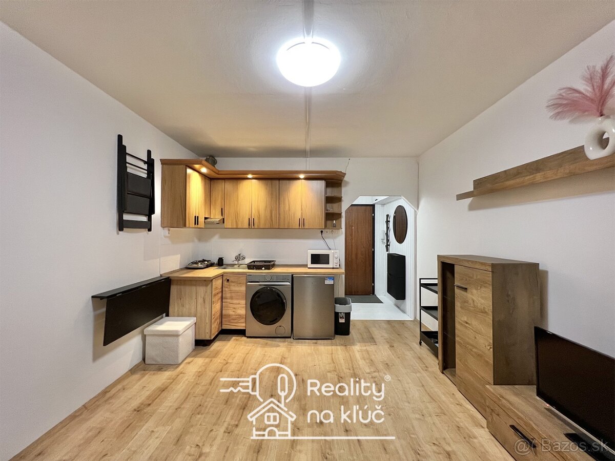 Na prenájom zrekonštruovaná zariadená garsónka na Nábrežnej - 4