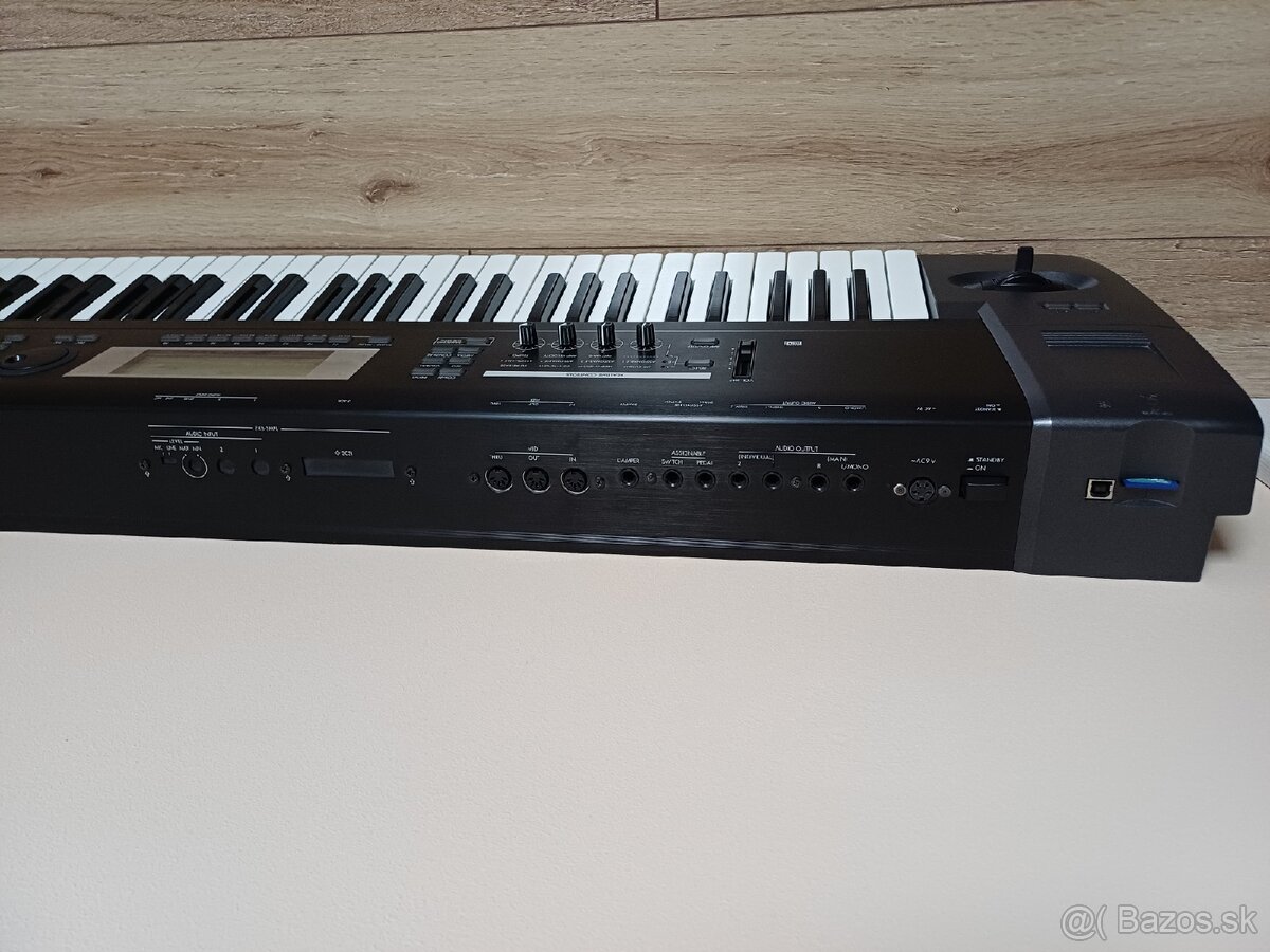 Predám KORG TR76 - 4