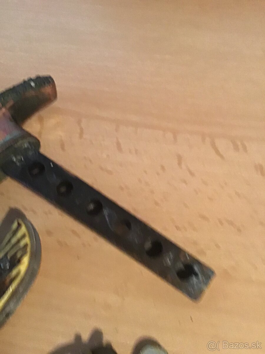 STARé RUKOVäTE Z NOží A KLUčE - 4