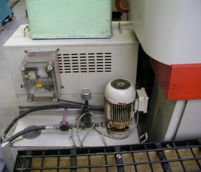 Bruska na nástroje WU 400 CNC - 4