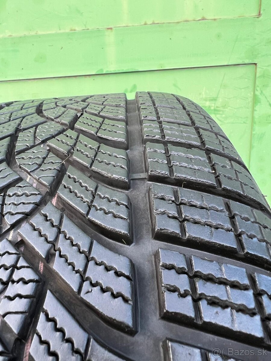 Zimne pneumatiky Goodyear 245/45R18 - 4