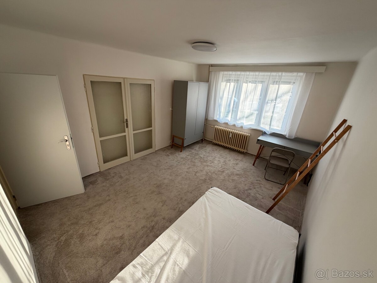 Byt pre študentky - 4