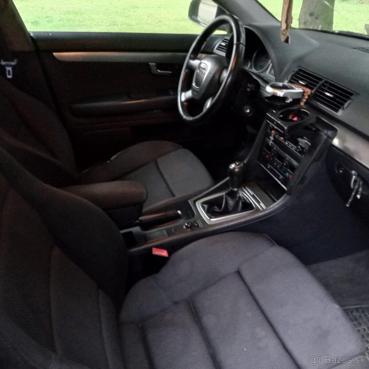 Predám nepojazdné Audi a4 b6 combi čierna farba - 4