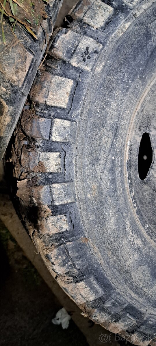 Predám gumy s disky 30x9.5 r15 - 4