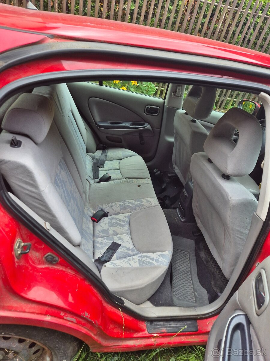 Nissan Almera 1,5i - 4