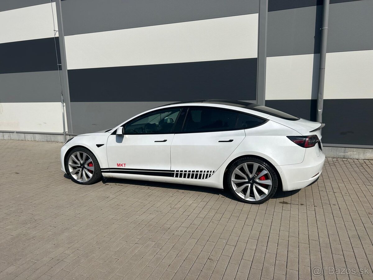 Tesla Model 3 performance - 4