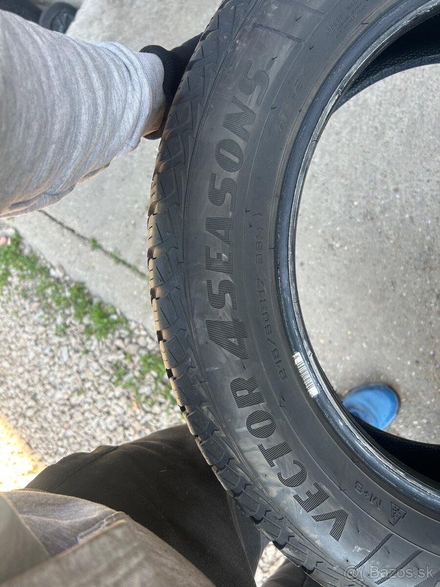 GoodYear vector4 seasons 215/60/17”-96H - 4