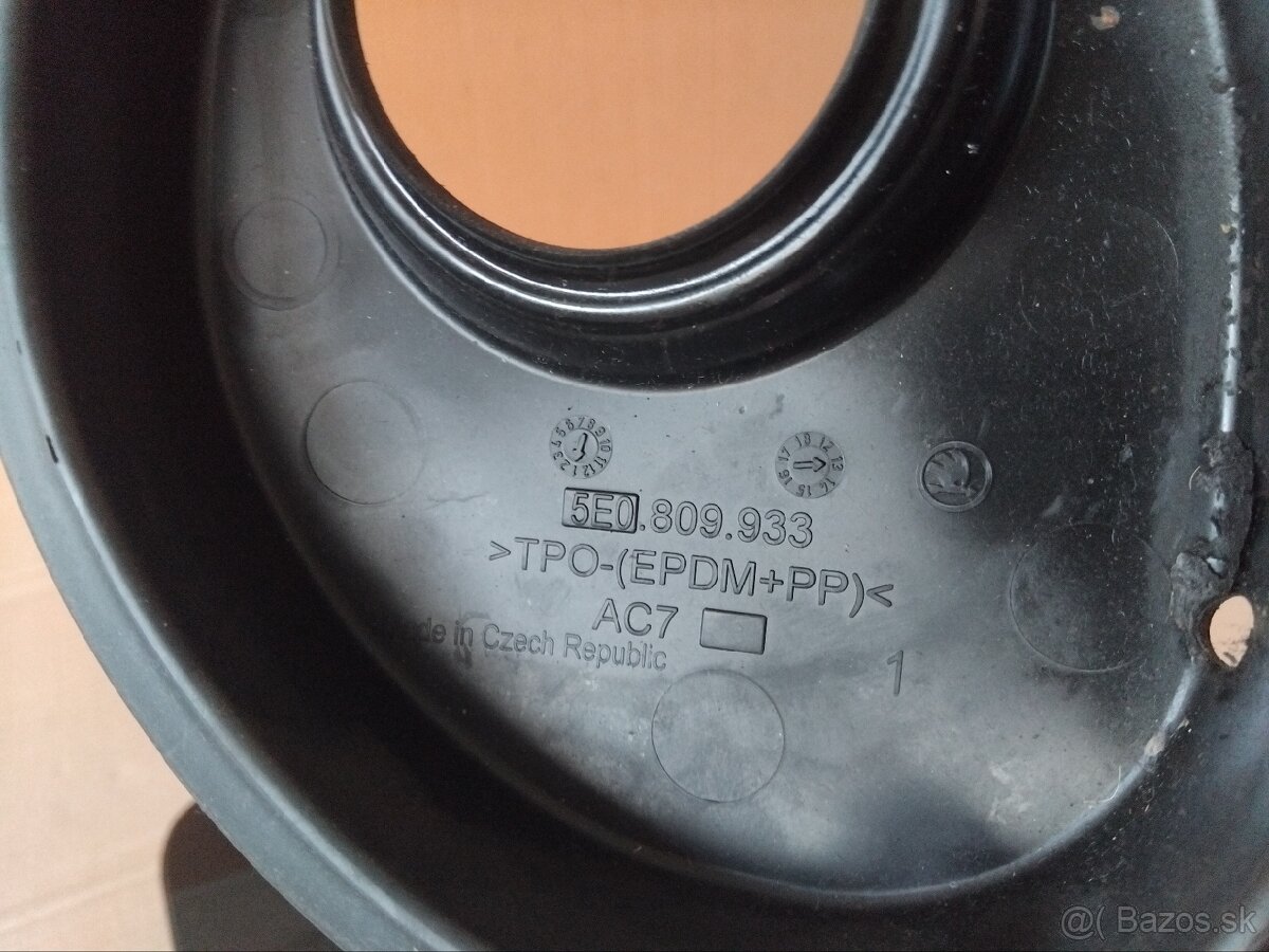 dvierka nádrže paliva Octavia 3 - 4