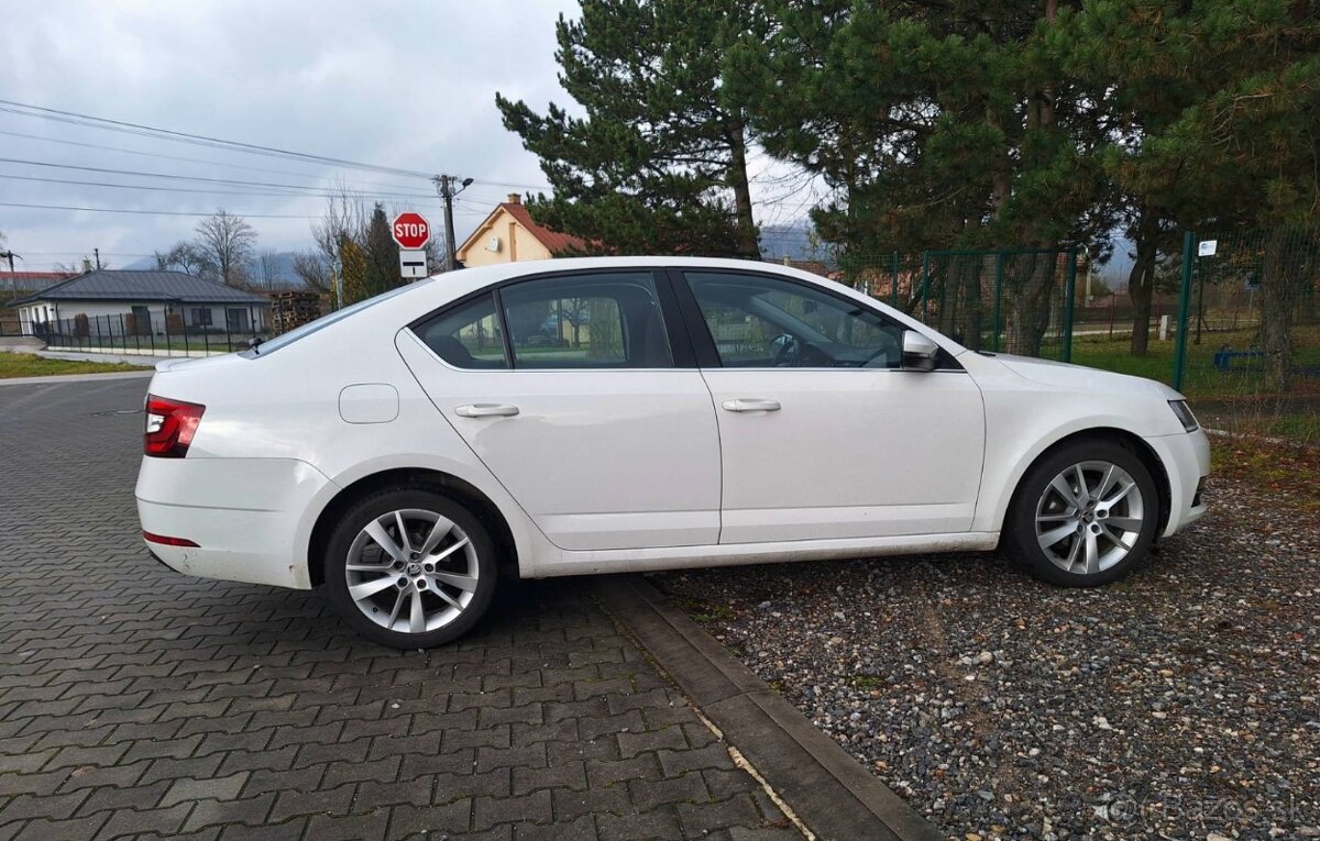 Škoda Octavia 1.6 TDI Style DSG - 4