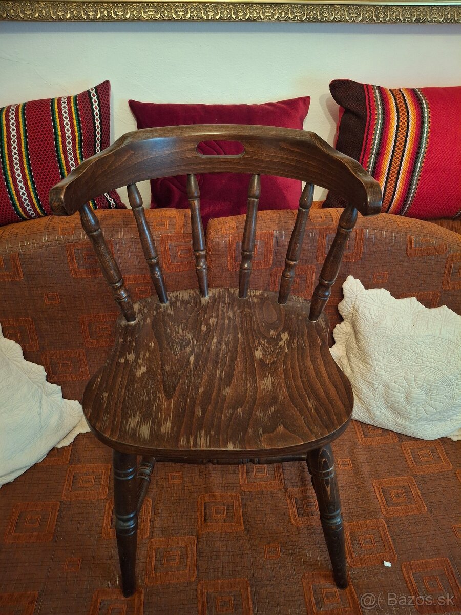 Stol a 6 ks stolicky drevene, kvalitne - 4