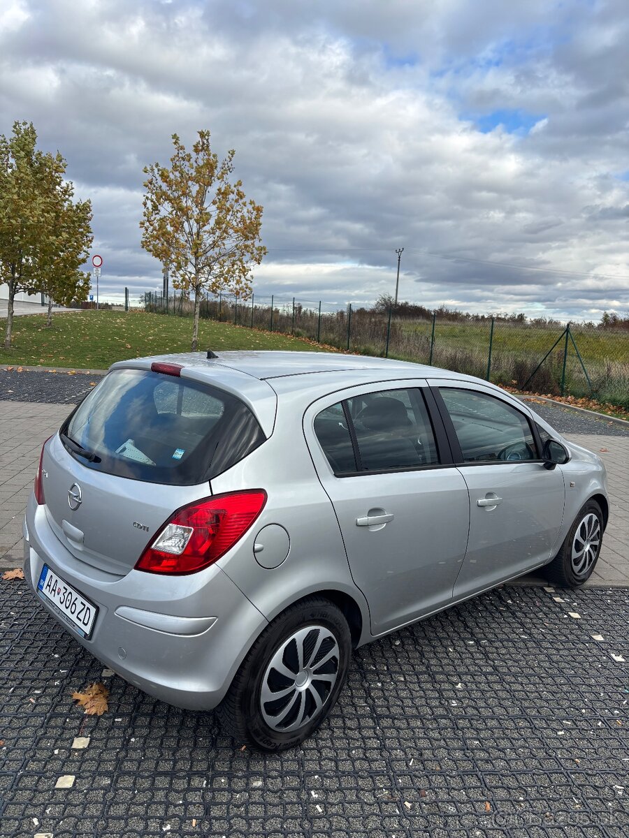 Opel Corsa 1.3 CDTI – klima, tempomat, polokoža - 4