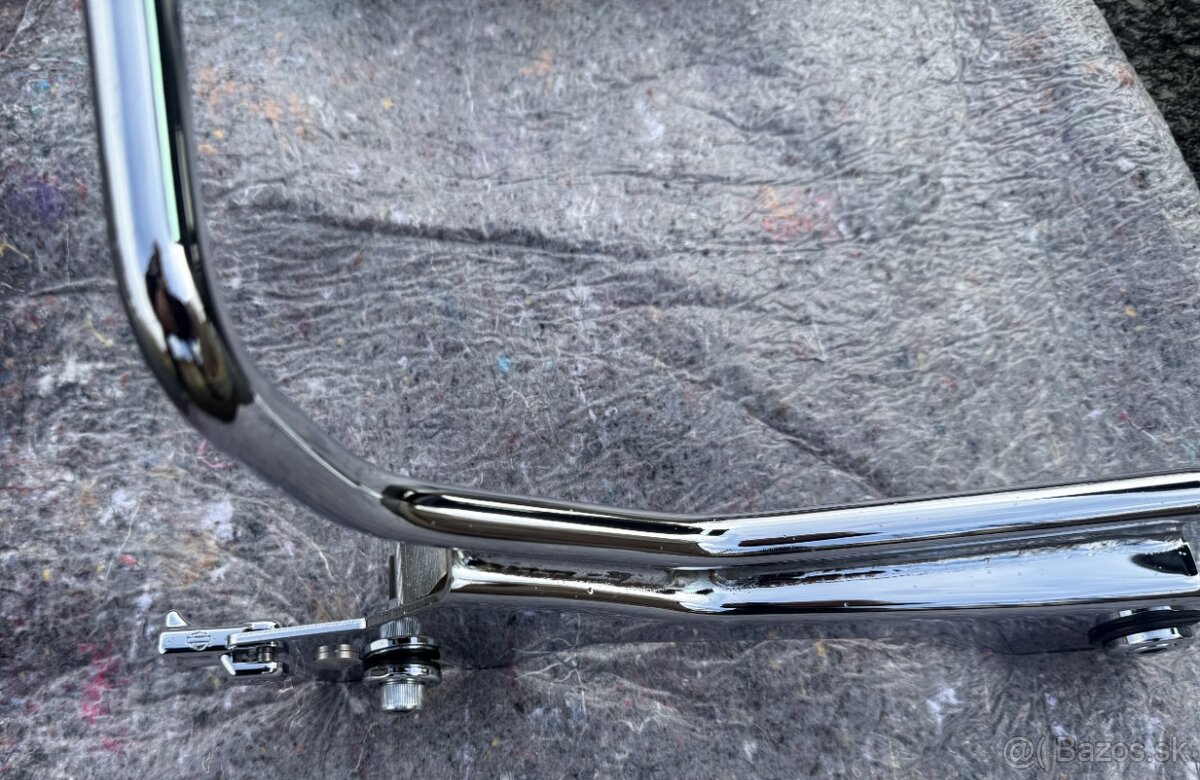 HARLEY DAVIDSON® BREAKOUT M8 SISSYBAR - 4